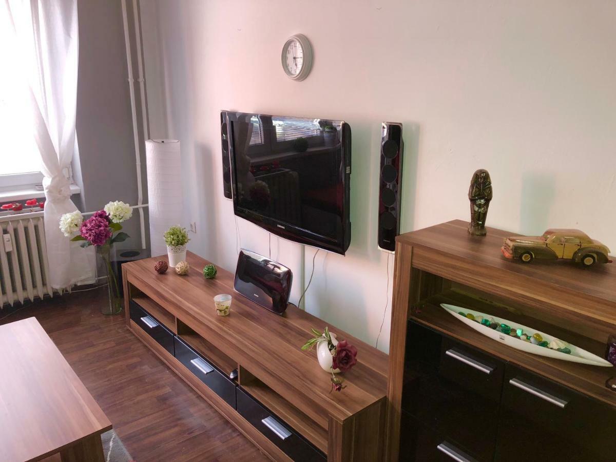 דירות Apartman V Centru Mostu מראה חיצוני תמונה