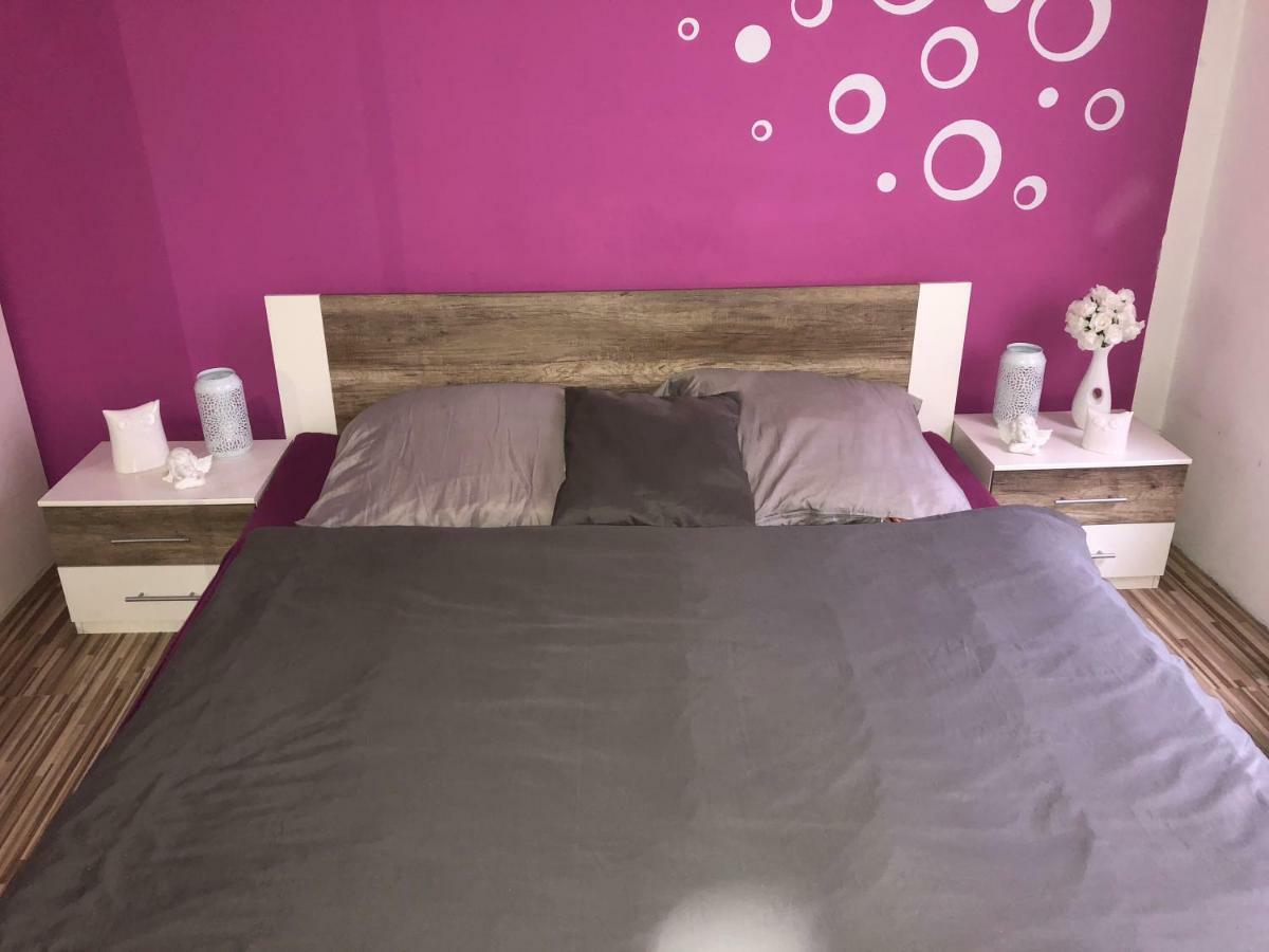 דירות Apartman V Centru Mostu מראה חיצוני תמונה